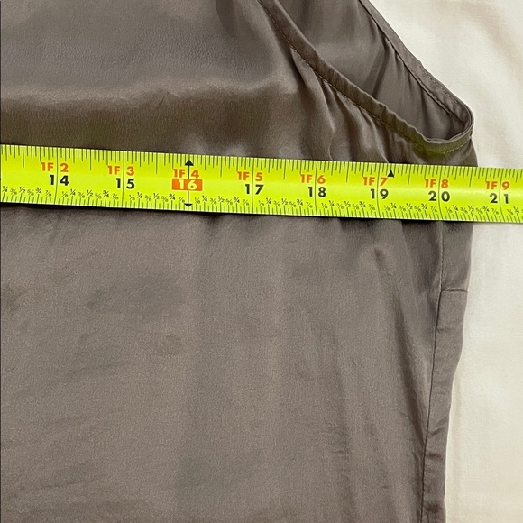 CABi Grey Silk Sleeveless Tank Top Blouse Womens Size Large - Picture 6 of 11